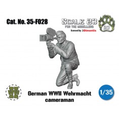 1/35 WWII German Wehrmacht cameraman