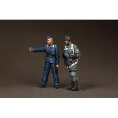 1/35 Officer and Feldwebel Fallschirmjager at The Airfield (2 figures)