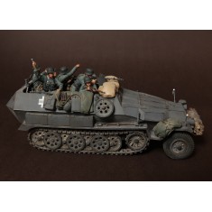 1/35 WWII German Panzergrenadiers in Battle (5 figures)