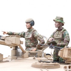 1/16 US Army Female Tank Commander & Loader (2 Figures)