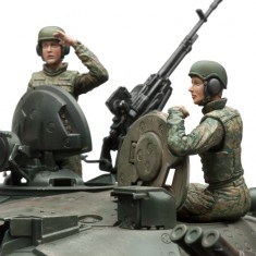 1/16 Russian Female Tank Commander & Gunner (2 figures)