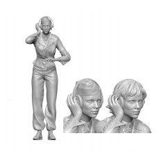 1/35 German Pzkpfw.IV Female Tank Radio Driver