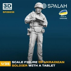 1/35 Ukrainian Soldier with a Tablet