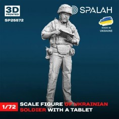 1/72 Ukrainian Soldier with a Tablet
