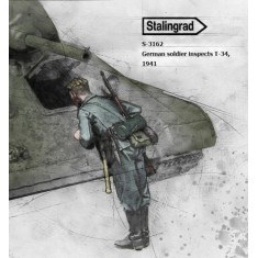 1/35 German Soldier Inspecting T-34 Vol.2 1941 (1 figure)