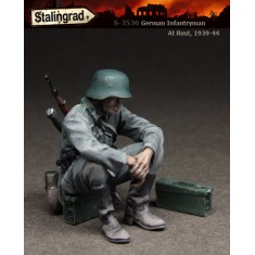 1/35 German Infantryman at Rest 1939-1944 Vol.5 (1 figure)