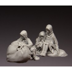 1/35 Russian Refugee Children 1941-1945 (3 Figures)