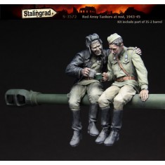 1/35 Red Army Tankers at Rest 1943-1945 (2 figures)
