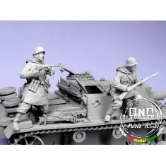 1/35 German Panzergrenadier SS #2, Kharkov Winter 1943 (2 Figures, 3 Heads)