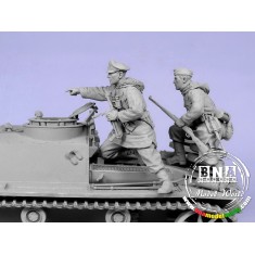 1/35 German Panzergrenadier SS #3, Kharkov Winter 1943 (2 Figures, 3 Heads)
