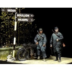 1/35 German Motorcyclists Set (2 Figures)