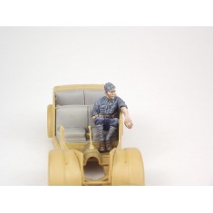 1/35 WWII Italian NCO for 508CM Coloniale Staff Car