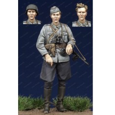 1/35 WWII Finnish Officer w/Suomi KP/31 Sub Machine Gun