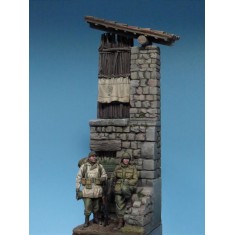 1/35 WWII US Army Mountain Troop Soldiers (2 figures & base)