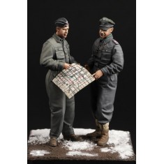 1/35 WWII Kharkov 1943 (2 figures)