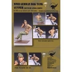 1/35 WWII German DAK Tank Gunner