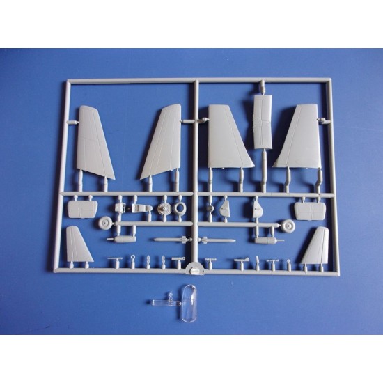 1/72 Heinkel He 162C Salamander Jet Fighter 1/72 Heinkel He 162C Salamander Jet Fighter
