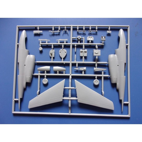 1/72 Heinkel He 162C Salamander Jet Fighter 1/72 Heinkel He 162C Salamander Jet Fighter