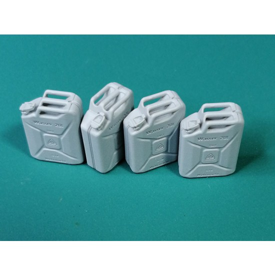 1/35 WWII German Water Jerrycans (4 resin canisters)
