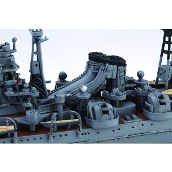 1/700 IJN Heavy Cruiser Kumano 1944/Sho Ichigo Operation (TOKU-65) 1/700 IJN Heavy Cruiser Kumano 1944/Sho Ichigo Operation (TOKU-65)