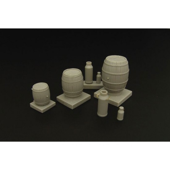 1/35 Wooden Barrels and Milk Cans 1/35 Wooden Barrels and Milk Cans