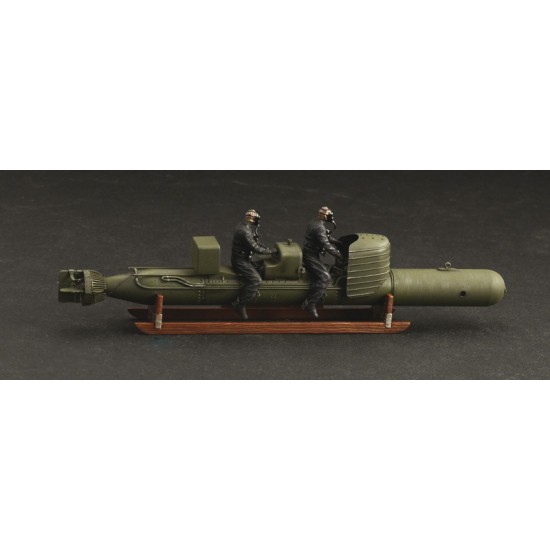 1/35 Slow Run Torpedo (SLC) Maiale with Crew
