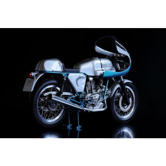1/9 Fulldetail Kit: Ducati 750 Super Sport 1974 1/9 Fulldetail Kit: Ducati 750 Super Sport 1974