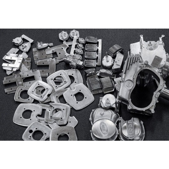 1/9 Fulldetail Kit: Ducati 750 Super Sport 1974 1/9 Fulldetail Kit: Ducati 750 Super Sport 1974