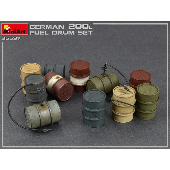 1/35 WWII German 200l Fuel Drums