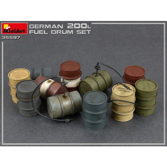 1/35 WWII German 200l Fuel Drums