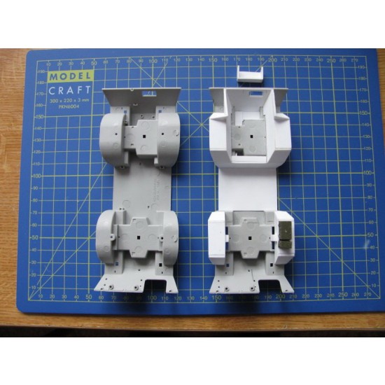 1/35 V-100 Detail Set (interior, wheels & gun) 1/35 V-100 Detail Set (interior, wheels & gun)