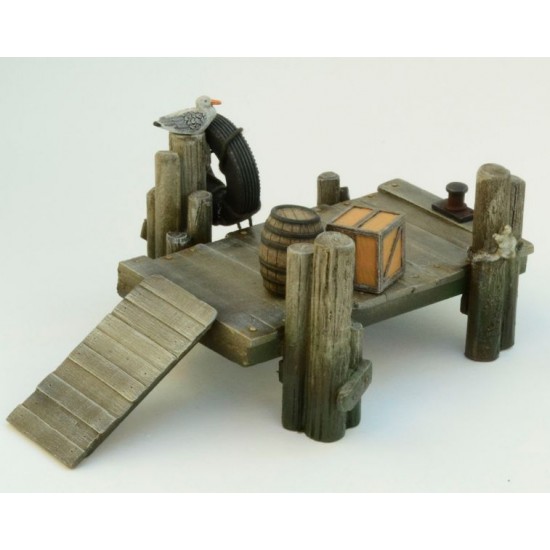 1/35 The Old Pier (10 resin parts, miniature rope & metal eyebolt)
