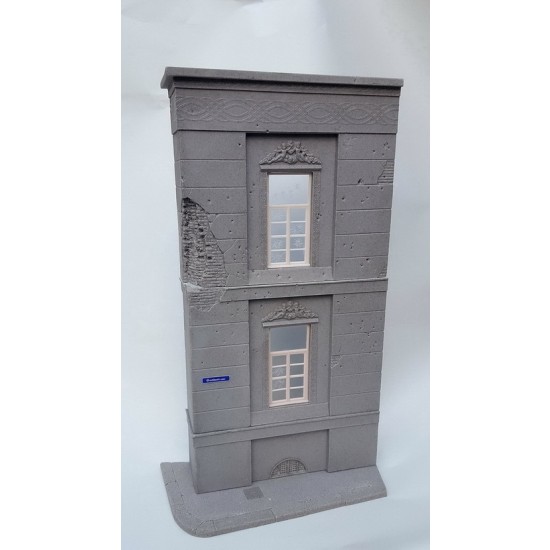 1/35 Ruined City Building w/Cracked Windows