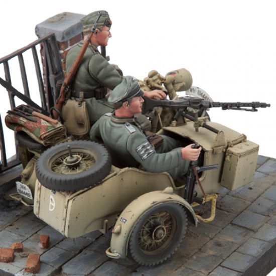 1/16 Zundapp KS-750 with Sidecar & Troopers (1 kit w/2 figures)