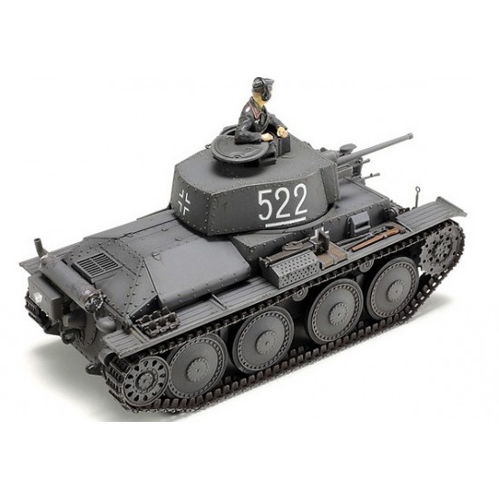 1/48 German Light Tank PzKpfw 38(t) Ausf.E/F w/1 Figure