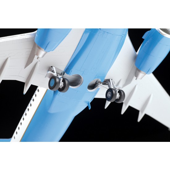 1/144 Boeing 737-700 / C-40 Airliner 1/144 Boeing 737-700 / C-40 Airliner