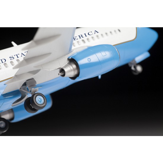 1/144 Boeing 737-700 / C-40 Airliner 1/144 Boeing 737-700 / C-40 Airliner