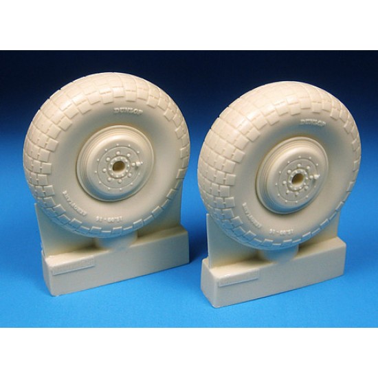 1/24 De Havilland Mosquito Late Main Wheels Set (2 Resin Wheels)
