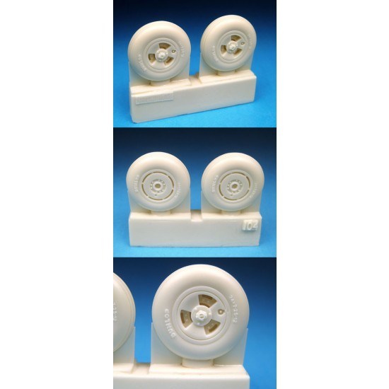 1/32 Supermarine Spitfire 3 Slot, Circumferential Tread Wheels