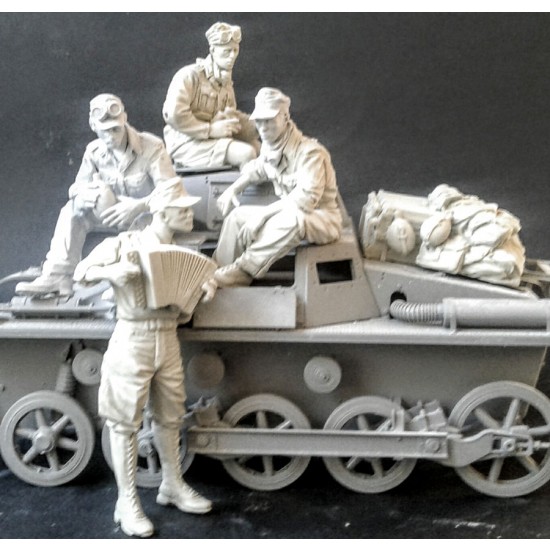 1/16 Afrika Korps Panzer Crew (4 figures)
