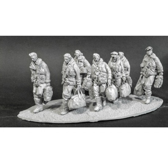 1/32 WWII Avro Lancaster Bomber Crews (7 figures w/accessories)