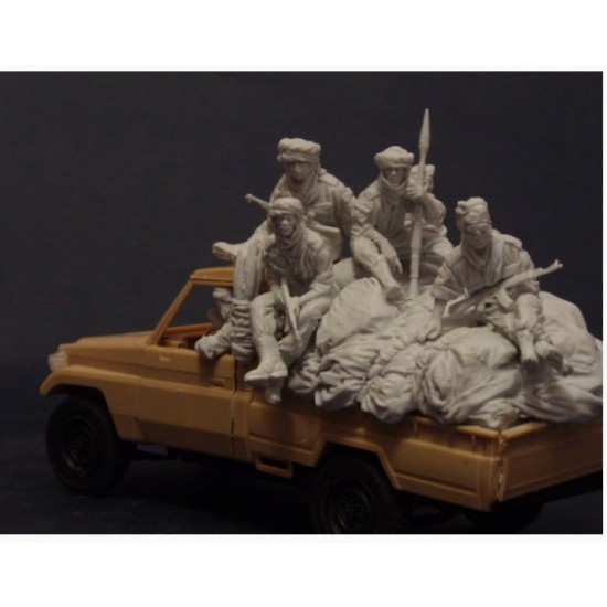 1/35 Chadian Pickup Crew (4 figures & accessories)