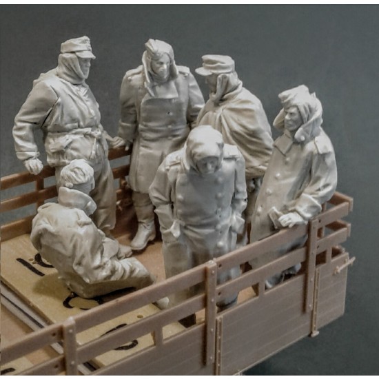 1/35 German Surrendered Soldiers in Truck (6 figures)