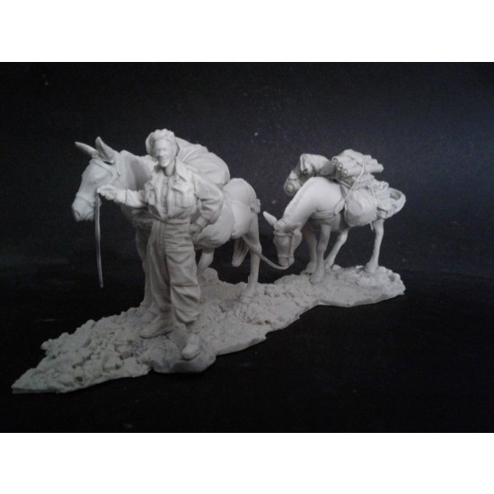 1/35 WWII Italian Campaign Kiwi Mulepacker (1 man, 2 mules w/stowage, handler, base)