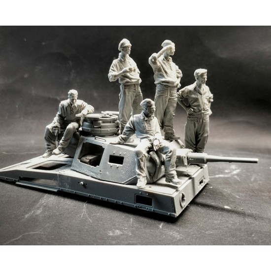 1/35 Viking Division Tank Crews for Panzer III, Eastern front (5 figures)