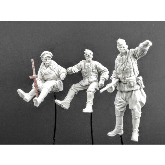 1/24 (75mm) Soviet Jeep Crews (3 figures)
