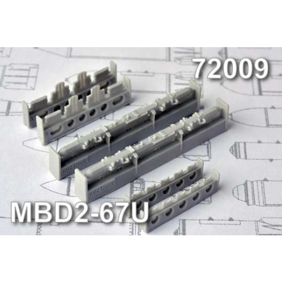 1/72 MBD2-67U Multiple Bomb Racks (2 Racks & 4 100kg SAB-100MN Bombs)