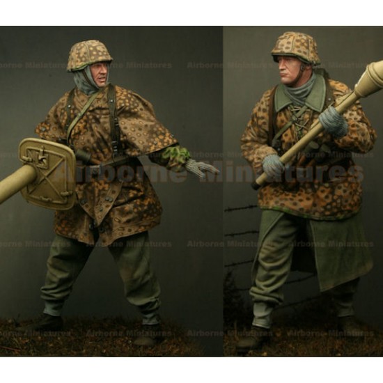 1/16 Tank Hunters (2 figures)