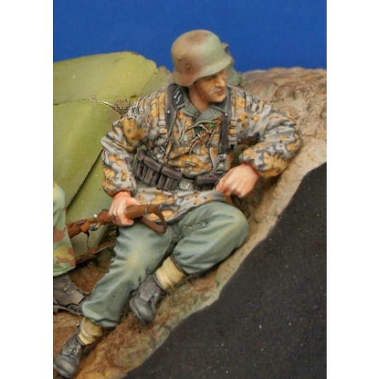 1/35 WWII German Waffen SS Soldier (1 Figure)