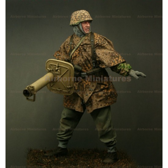 1/9 Waffen SS with Panzerschreck